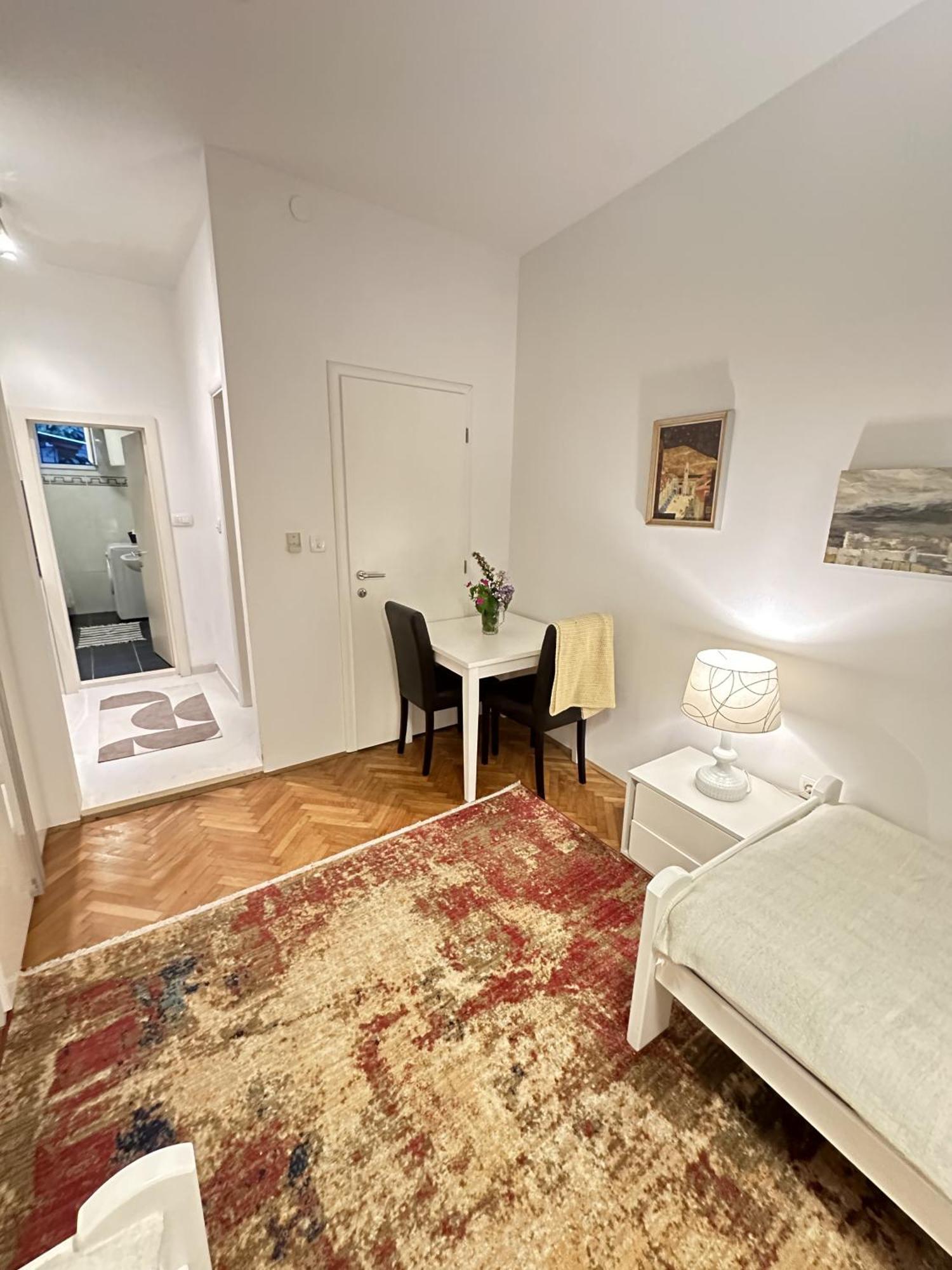 6 Tiha Ulica Apartment *